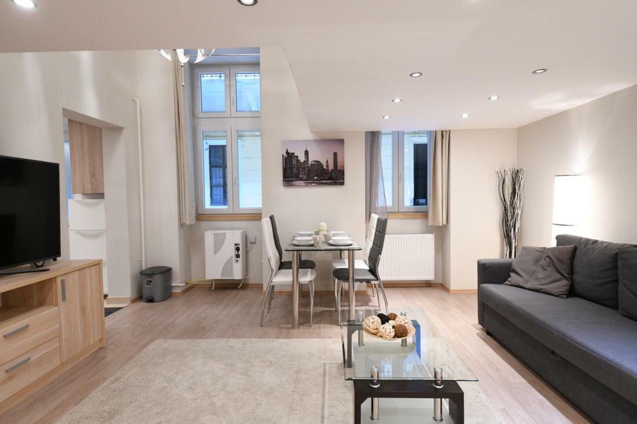 Cosy 2 Bedroom Flat In The Heart Of