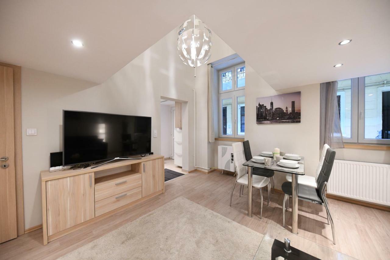 Cosy 2 Bedroom Flat In The Heart Of