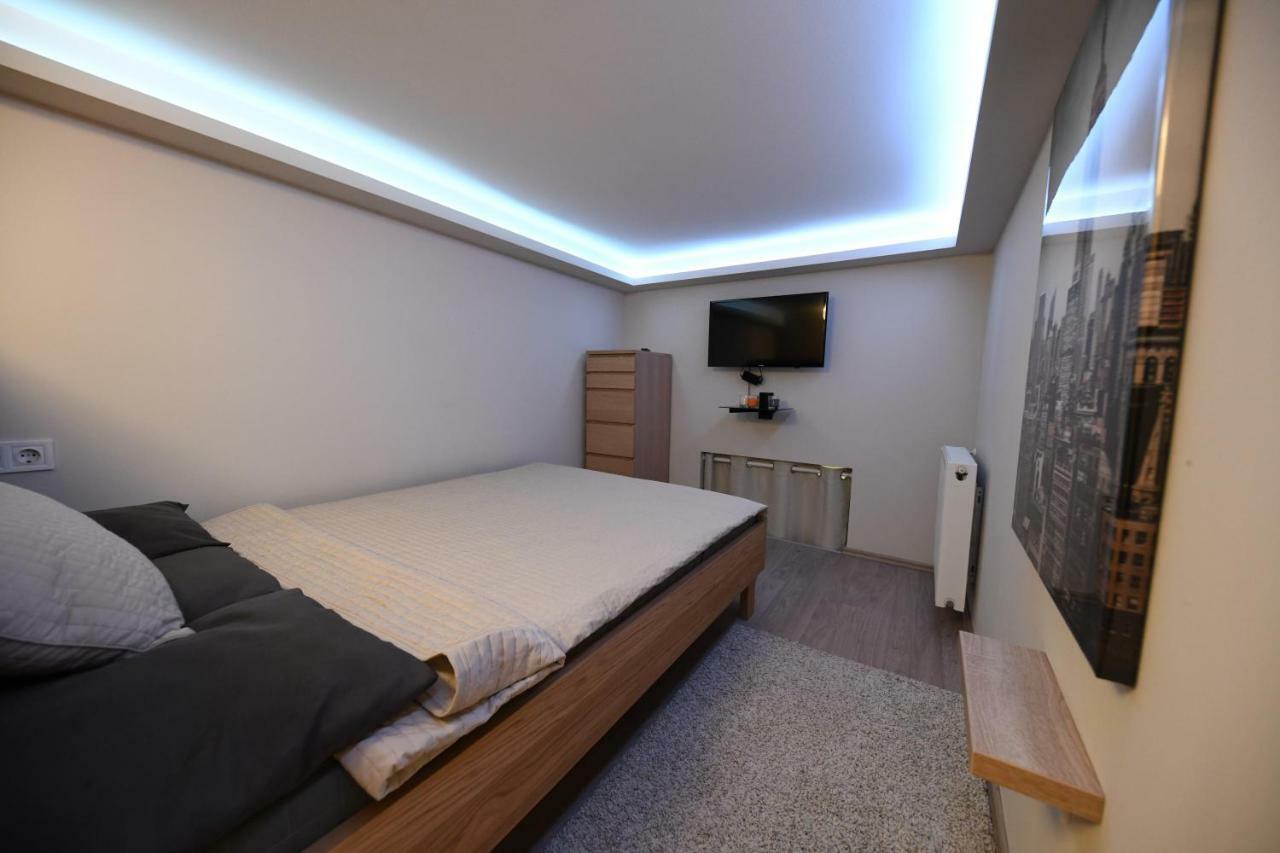 Cosy 2 Bedroom Flat In The Heart Of *