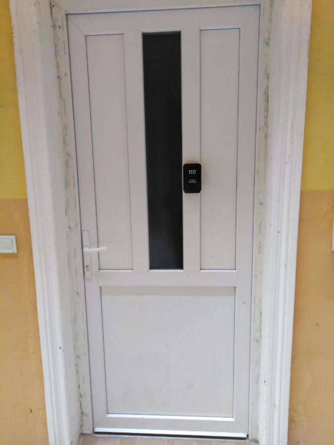 Cosy 2 Bedroom Flat In The Heart Of *